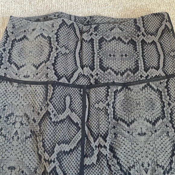 Yarley yoga pants - Picture 2 of 4